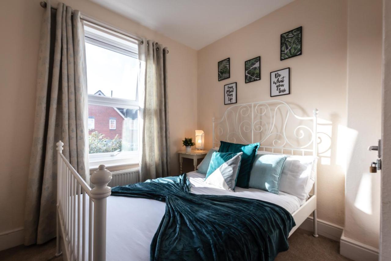 3-Bedroom House L Fast Wi-Fi L Garden L Newly Decorated L Close To Shops And Restaurants Bournemouth Exterior photo