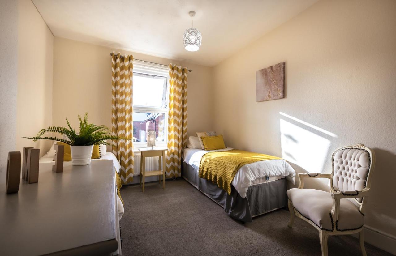 3-Bedroom House L Fast Wi-Fi L Garden L Newly Decorated L Close To Shops And Restaurants Bournemouth Exterior photo