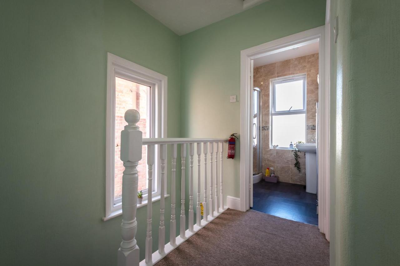 3-Bedroom House L Fast Wi-Fi L Garden L Newly Decorated L Close To Shops And Restaurants Bournemouth Exterior photo