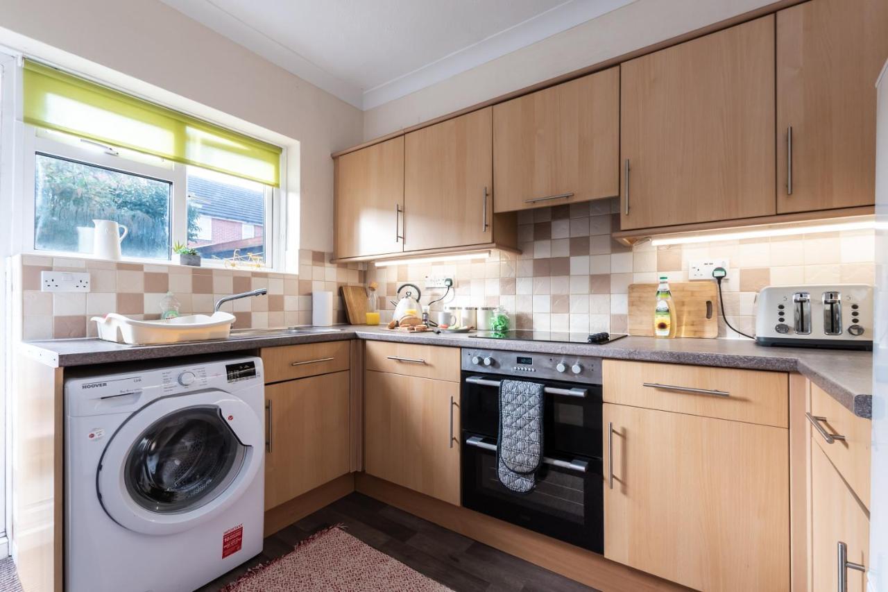 3-Bedroom House L Fast Wi-Fi L Garden L Newly Decorated L Close To Shops And Restaurants Bournemouth Exterior photo